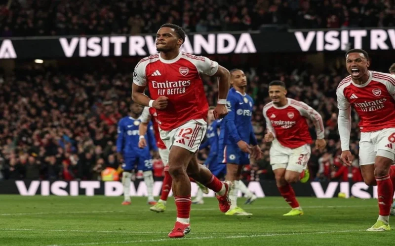 صدام الكبار يشعل منافسات الجولة 29 من الدوري الإنجليزي نحو حسم اللقب